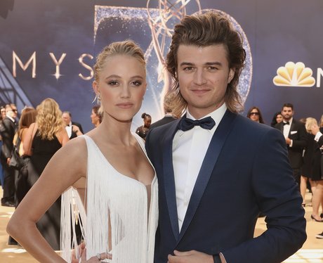 Joe Keery girlfriend maika monroe 
