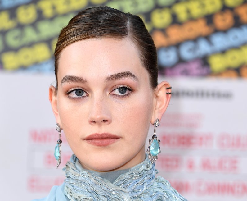 Victoria Pedretti how old